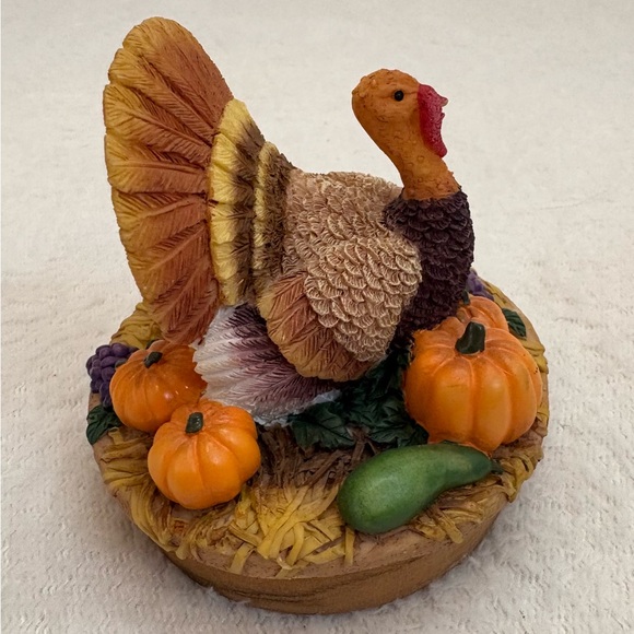 Creamy Vanilla Village Candle with Yankee Candle Turkey Lid - Picture 8 of 10